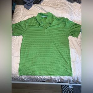 Men’s short sleeved polo shirt.